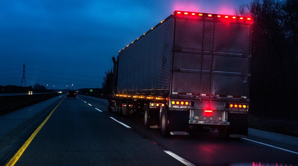 lights-on-top-of-truck-here-s-why-they-are-especially-important